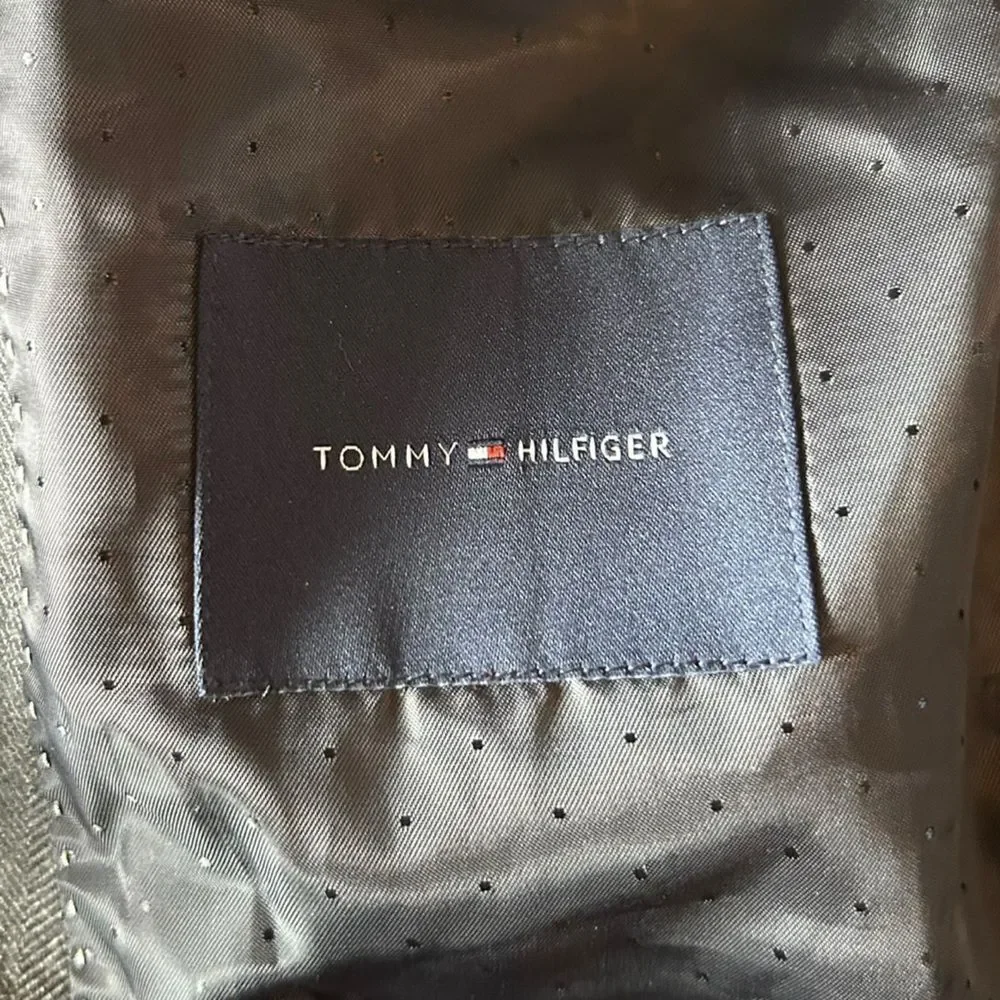 NEW Tommy Hilfiger Size 42L Blazer Wool Blend Gray‎ Plaid 2 Button